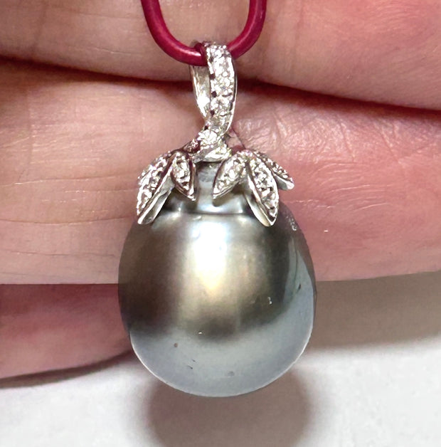 Giant 12.8 x 15.4mm Tahitian South Sea Peacock Gray Green Pearl Pendant