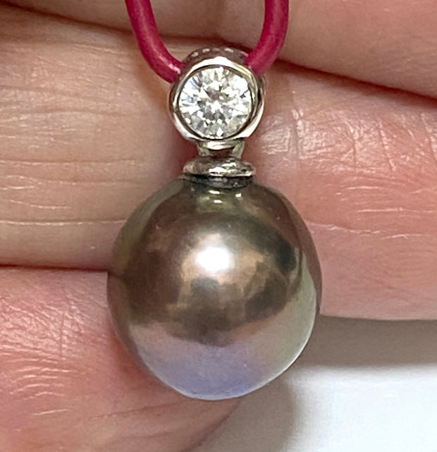 Elegant 11mm Edison Round Peacock Black Blue Pearl Pendant