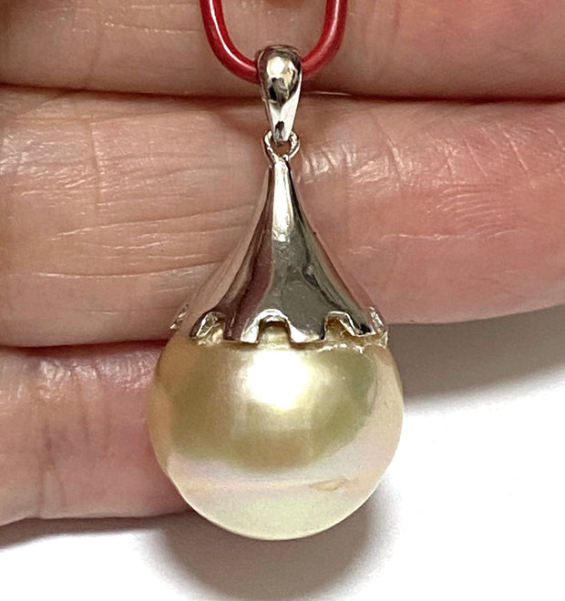 Giant 14.1 x 14.8mm Pale Golden Oval Philippines South Sea Pearl Pendant