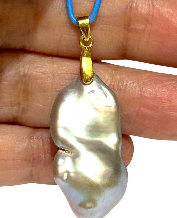 Shinny 15.5 x 13 x 30mm Smoke Gray Blue Cultured Pearl Pendant