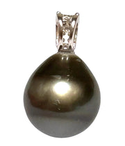 Oval 12.1 x 12.3mm Tahitian Sea Peacock Black Green Pearl Pendant