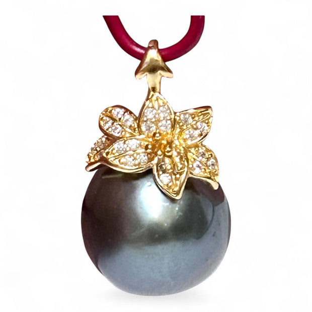 Unique 12 x 12.4mm Tahitian Sea Peacock Gray Green Pearl Pendant