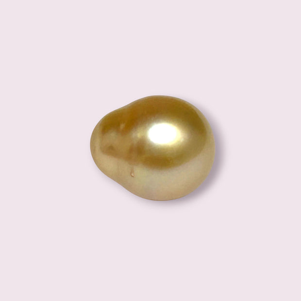 Oval Drop 14.3 x 17mm 23.3 Carats Rich Gold South Sea Pearl Loose