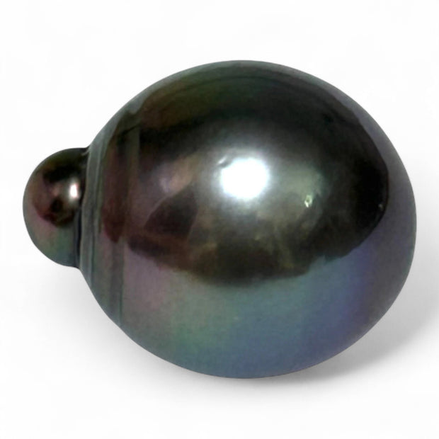 Elegant 13.9 x 17.1mm 21 Carat Tahitian Pearl – Peacock Black Pinkish