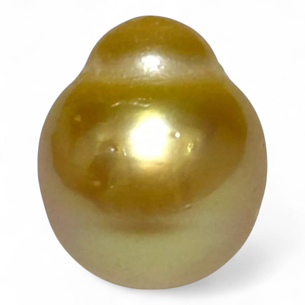 Gorgeous 15.4 x 18.2mm 29.6 Carats South Sea Pearl – Rich Gold Oval