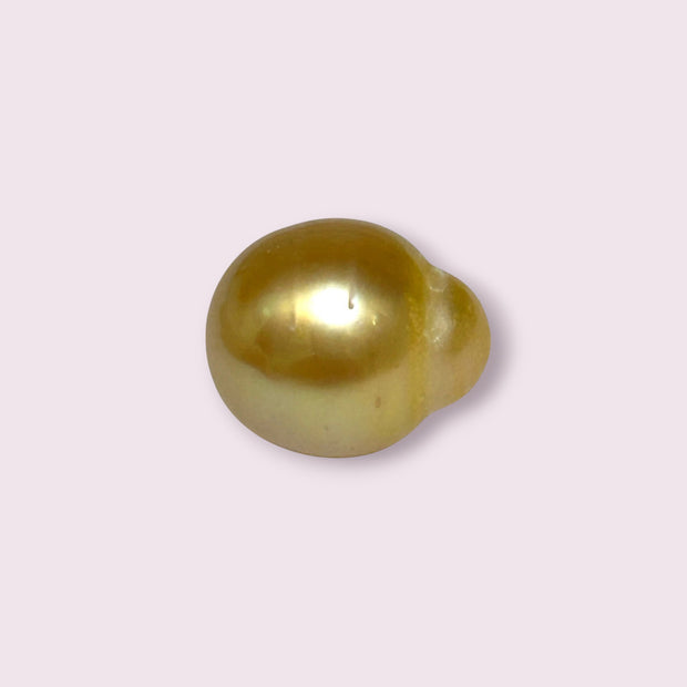 Shiny 15.4 x 18.2mm 29.6 Carat Gold Philippines South Sea Pearl