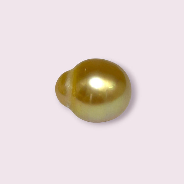 Shiny 15.4 x 18.2mm 29.6 Carat Gold Philippines South Sea Pearl