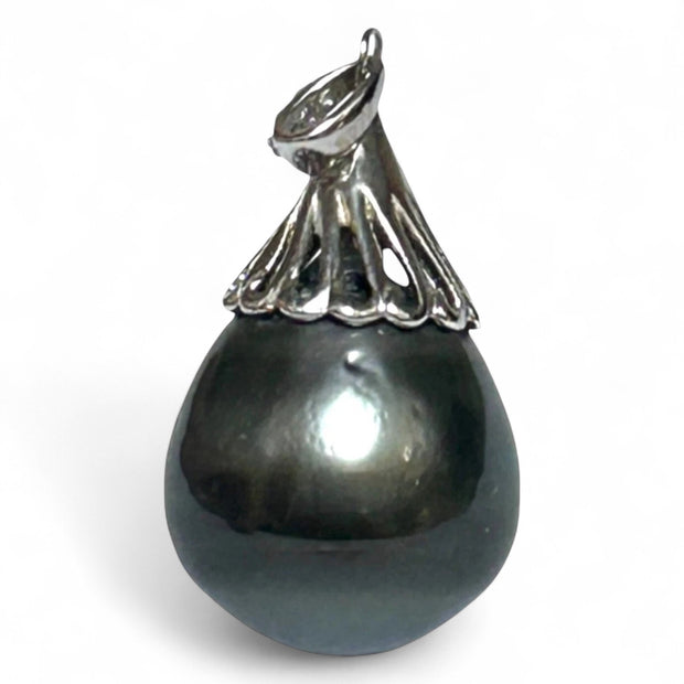 Graceful 12.8 x 14mm Peacock Gray Oval Tahitian Sea Pearl Pendant