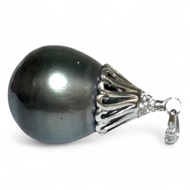 Graceful 12.8 x 14mm Peacock Gray Oval Tahitian Sea Pearl Pendant