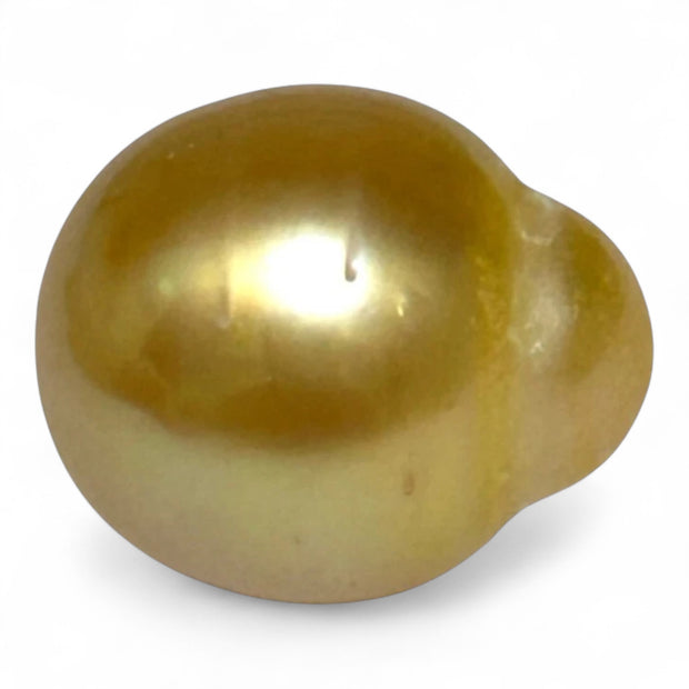 Gorgeous 15.4 x 18.2mm 29.6 Carats South Sea Pearl – Rich Gold Oval