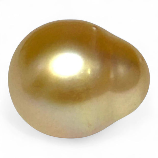 Gorgeous 14.3 x 17mm 23.3 Carats South Sea Pearl – Rich Gold Oval
