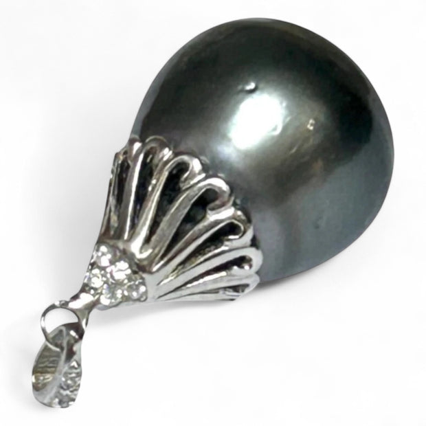 Graceful 12.8 x 14mm Peacock Gray Oval Tahitian Sea Pearl Pendant