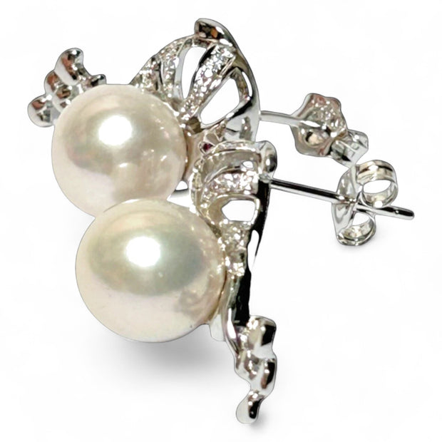 Dolphin Style 10mm Natural White Edison Round Cultured Pearl Earrings