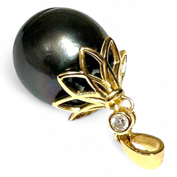 Large 12.6 x 14.3mm Tahitian Sea Peacock Black Green Pearl Pendant