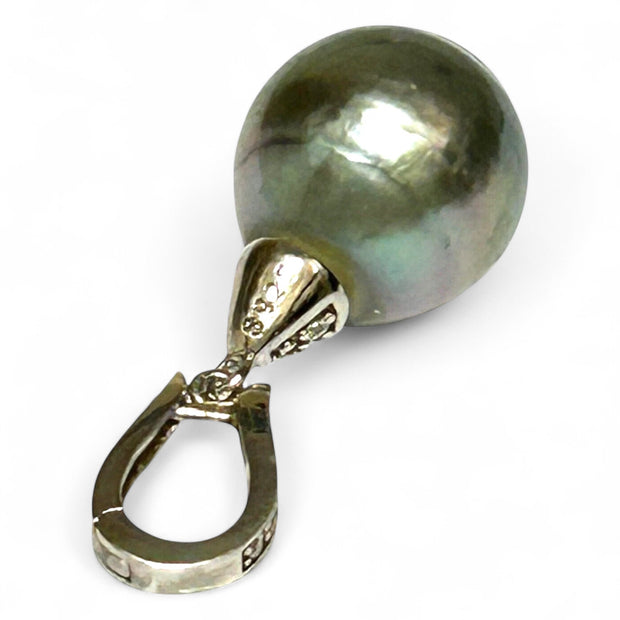 Oval 11.5 x 12.6mm Tahitian Sea Peacock Gray Green Pearl Pendant