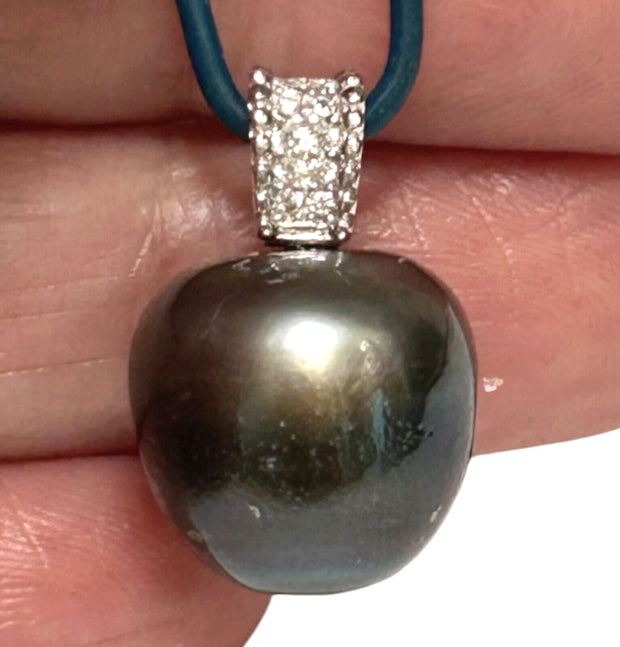 Oval 12.7x13.2mm Tahitian Sea Peacock Black-Green Pearl Pendant